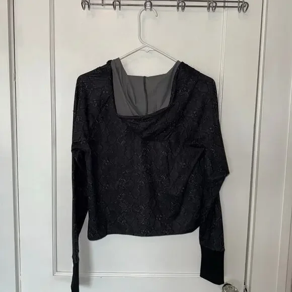 New Fabletics Oasis Cropped Hoodie Tonal Snakeskin Women's size M - Picture 8 of 8